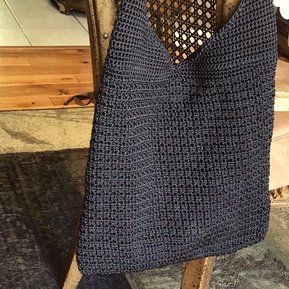 THE SAK ALL BLACK CROCHET HOBO BAG, SNAP CLOSURE LINED INSIDE POCKET EUC.